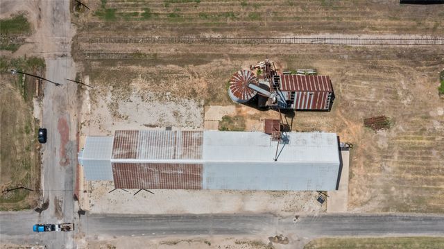 151 S 5th Street, Honey Grove, TX 75446