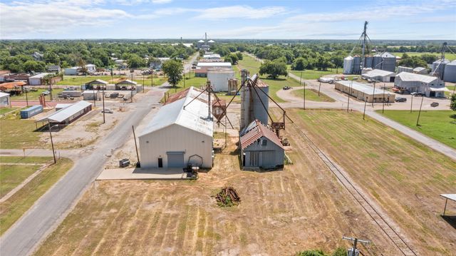 151 S 5th Street, Honey Grove, TX 75446