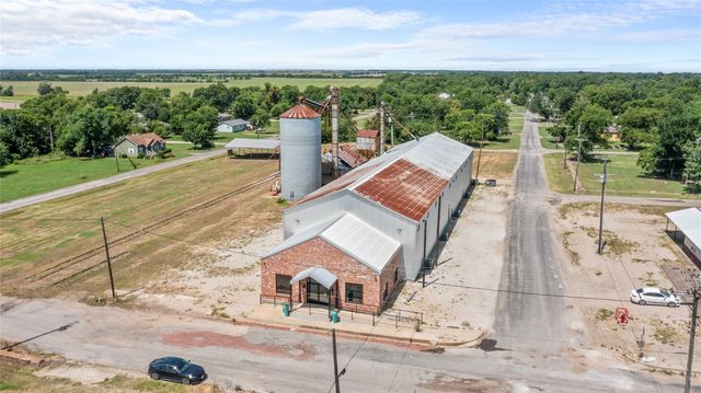 151 S 5th Street, Honey Grove, TX 75446