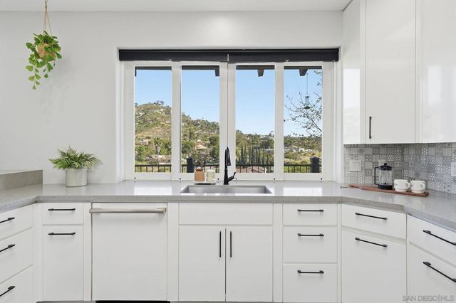 9610 Vista Del Sol, Spring Valley, CA 91977