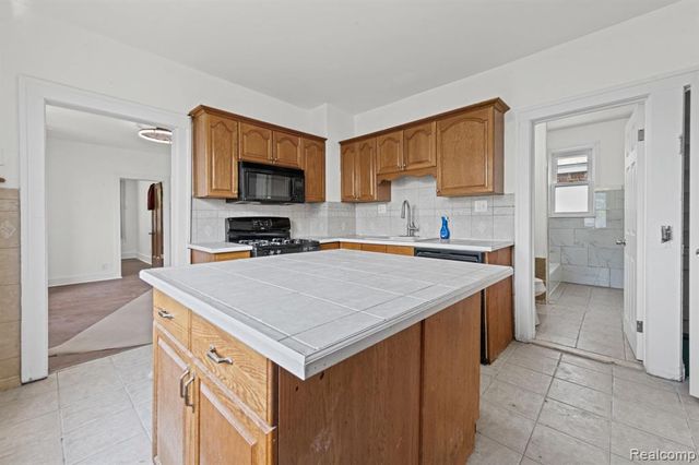 12826 Bloom Street, Hamtramck, MI 48212