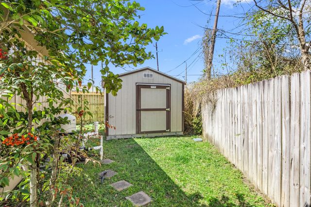 11426 Cold Spring Drive, Houston, TX 77043