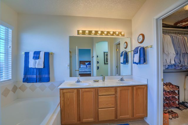 9904 Bradford Place NW, Albuquerque, NM 87114