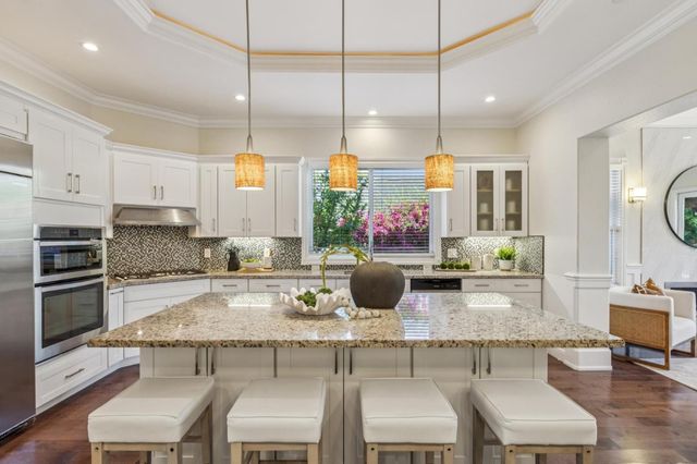 18548 Paseo Tierra, Saratoga, CA 95070