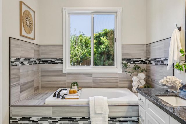 18548 Paseo Tierra, Saratoga, CA 95070