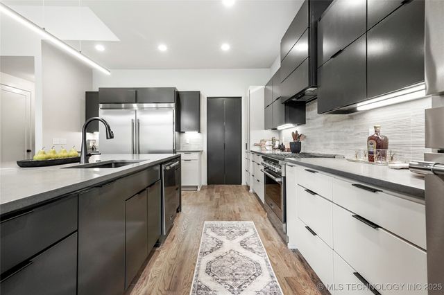 3008 S Boston Court, Tulsa, OK 74114