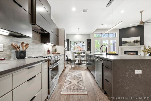 3008 S Boston Court, Tulsa, OK 74114