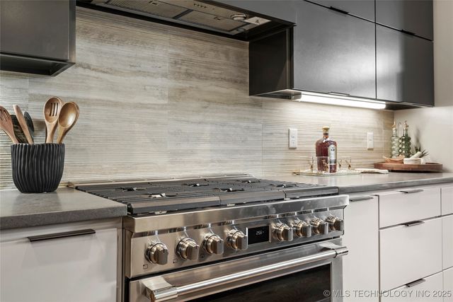 3008 S Boston Court, Tulsa, OK 74114