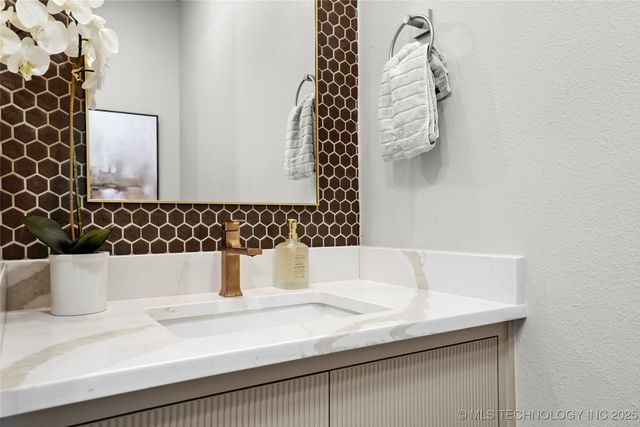 3008 S Boston Court, Tulsa, OK 74114