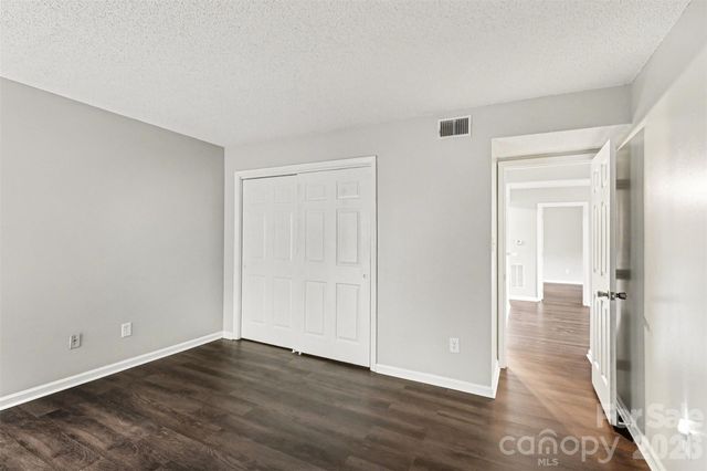 7255 Winery Lane, Charlotte, NC 28227