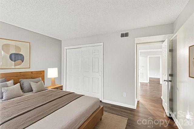 7255 Winery Lane, Charlotte, NC 28227