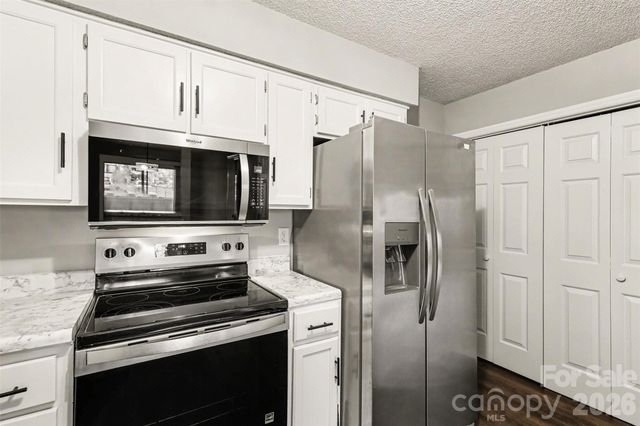 7255 Winery Lane, Charlotte, NC 28227