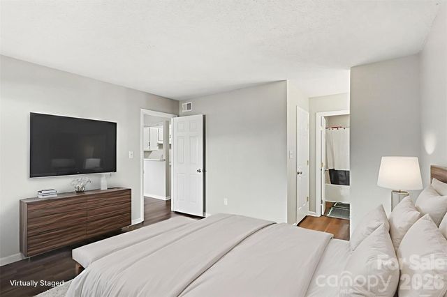 7255 Winery Lane, Charlotte, NC 28227