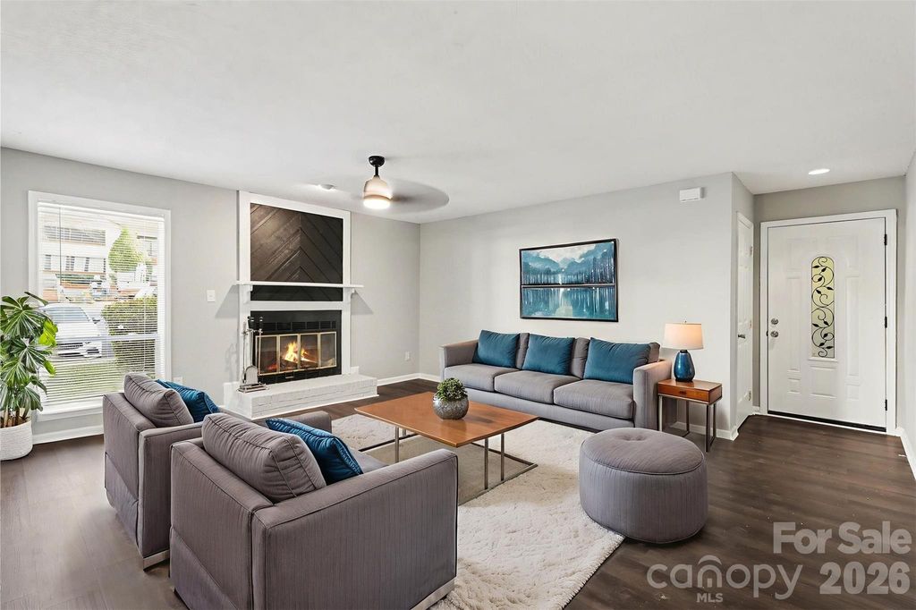 7255 Winery Lane, Charlotte, NC 28227