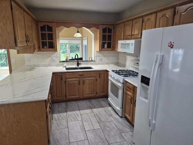 3211 Briar Crest Drive, Janesville, WI 53546