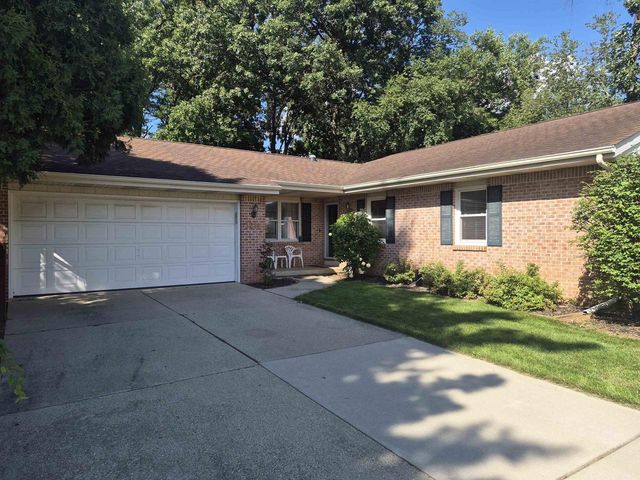 3211 Briar Crest Drive, Janesville, WI 53546
