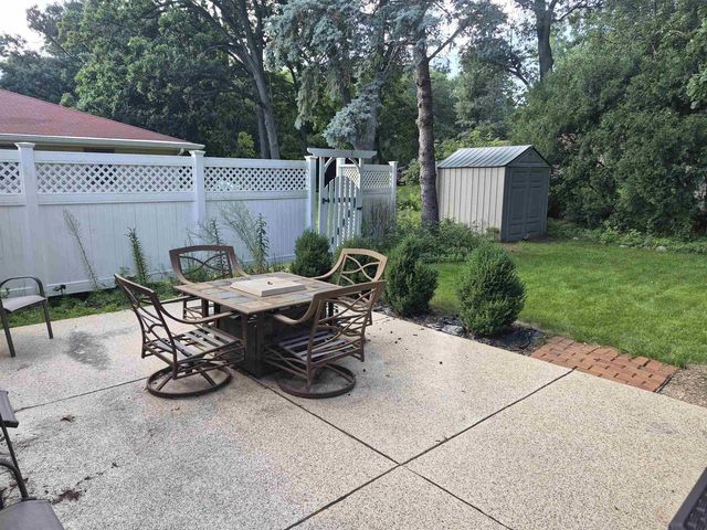 3211 Briar Crest Drive, Janesville, WI 53546