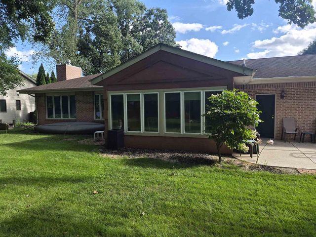3211 Briar Crest Drive, Janesville, WI 53546