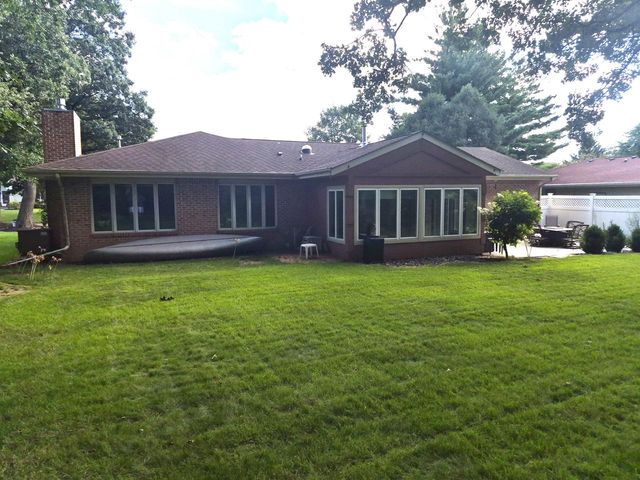 3211 Briar Crest Drive, Janesville, WI 53546
