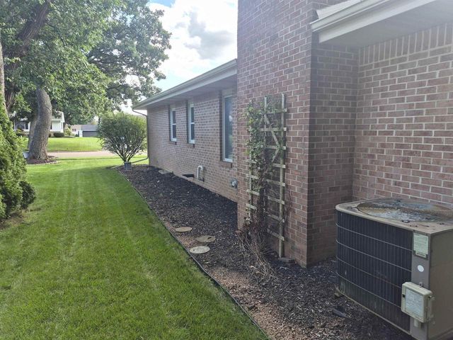 3211 Briar Crest Drive, Janesville, WI 53546