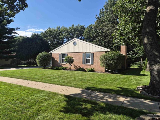 3211 Briar Crest Drive, Janesville, WI 53546