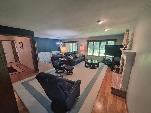 3211 Briar Crest Drive, Janesville, WI 53546