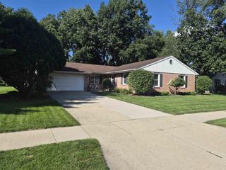 3211 Briar Crest Drive, Janesville, WI 53546