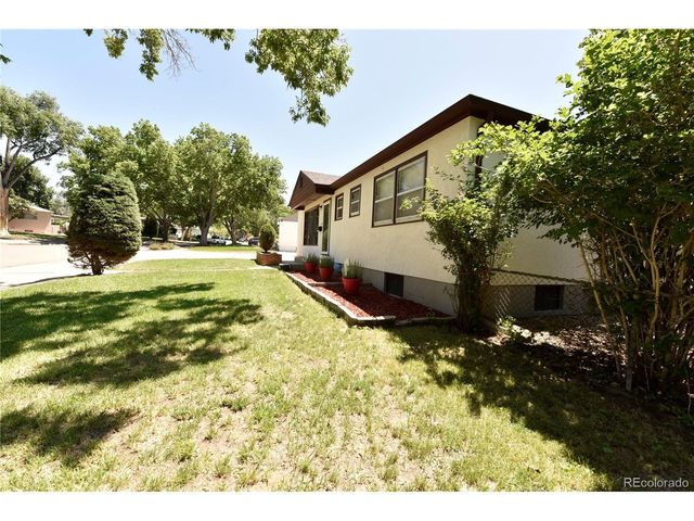 1120 Horseshoe Dr, Pueblo, CO 81001