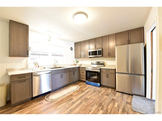 1120 Horseshoe Dr, Pueblo, CO 81001