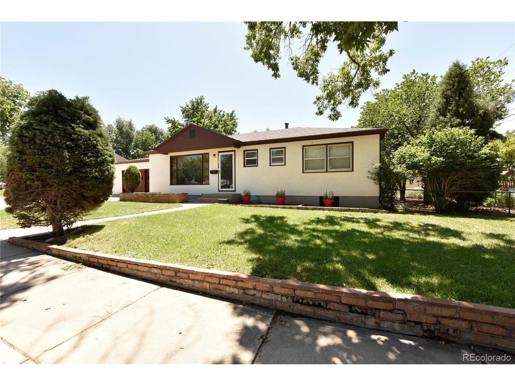 1120 Horseshoe Dr, Pueblo, CO 81001