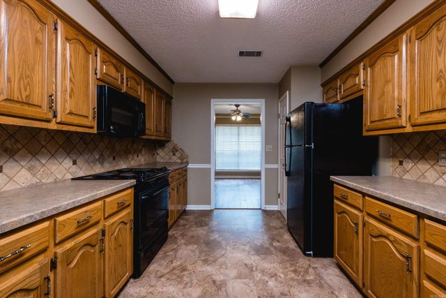 26 Blue Mountian Drive, Maumelle, AR 72213