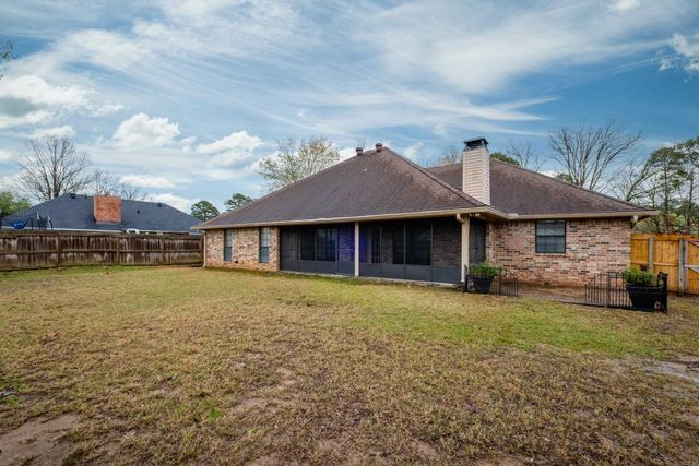 26 Blue Mountian Drive, Maumelle, AR 72213