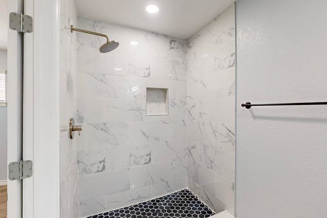 5720 Twineing Street, Dallas, TX 75227