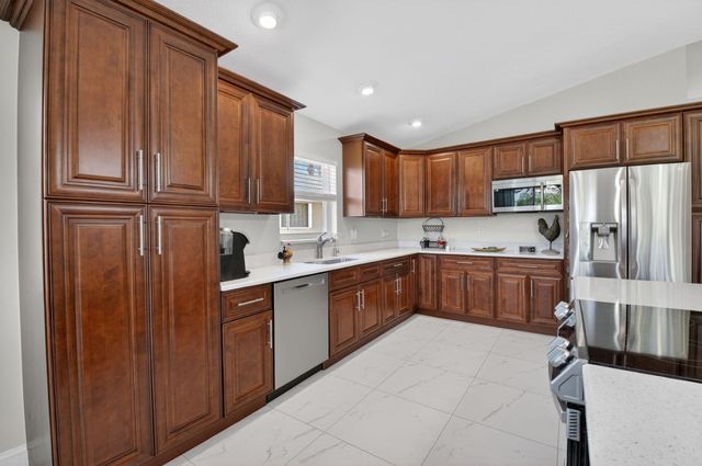 6738 Sun River Road, Boynton Beach, FL 33437