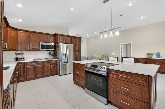 6738 Sun River Road, Boynton Beach, FL 33437