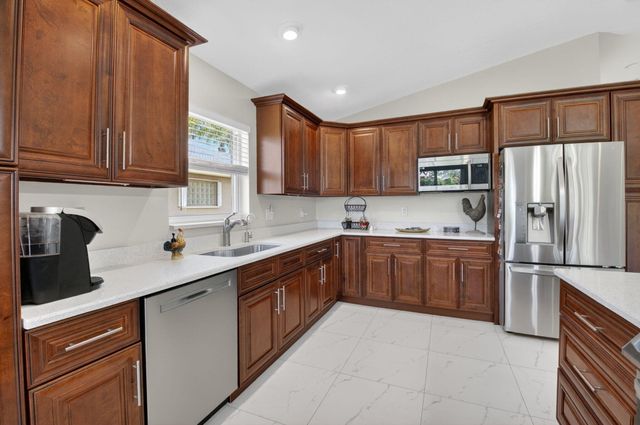 6738 Sun River Road, Boynton Beach, FL 33437