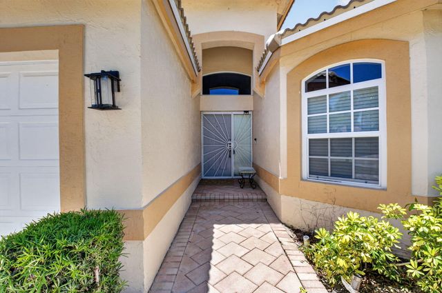 6738 Sun River Road, Boynton Beach, FL 33437