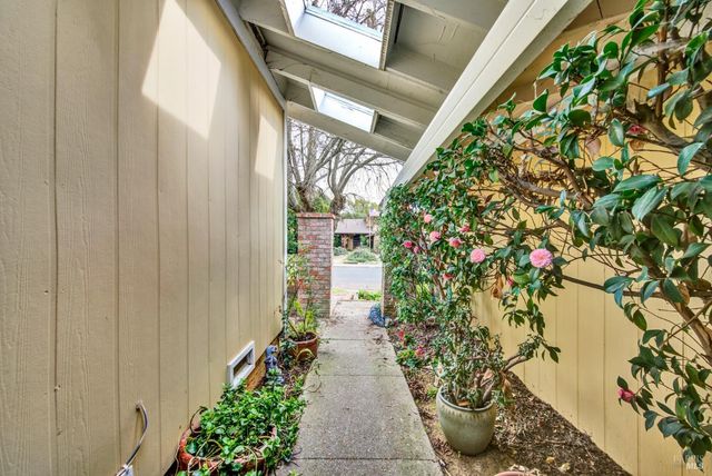 620 Walnut Ave, Vacaville, CA 95688