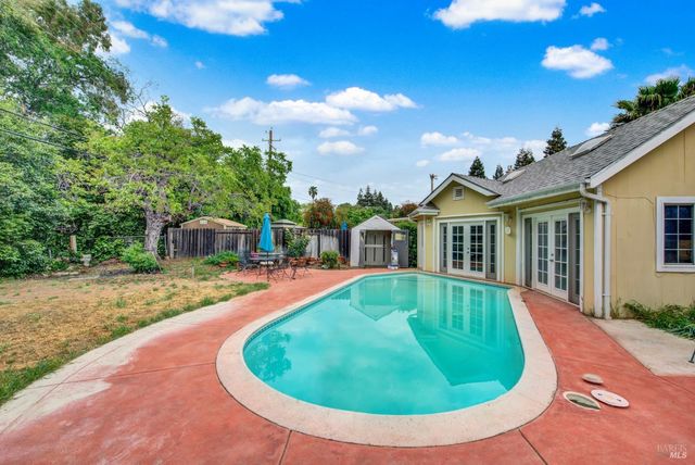 620 Walnut Ave, Vacaville, CA 95688