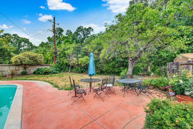 620 Walnut Ave, Vacaville, CA 95688