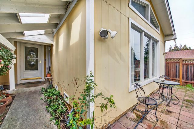 620 Walnut Ave, Vacaville, CA 95688