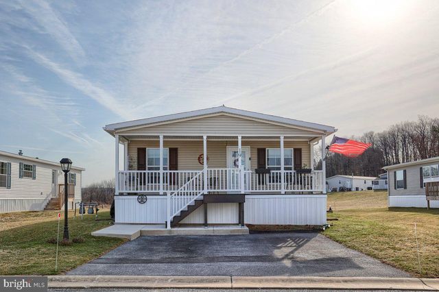 19 EGRET DR, Hanover, PA 17331