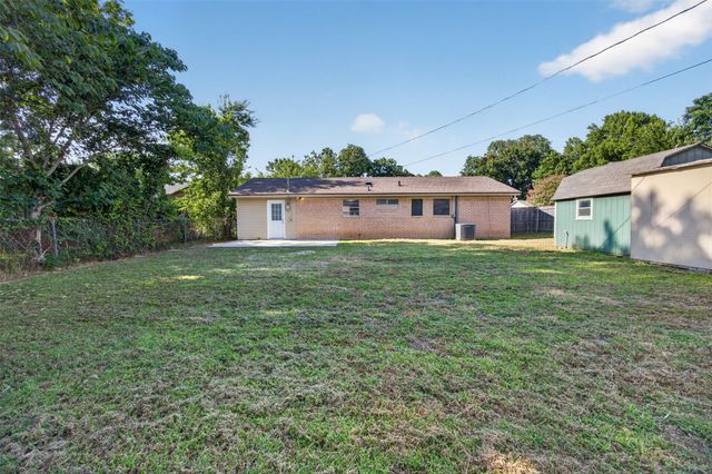 2210 Sycamore Drive, Arlington, TX 76013