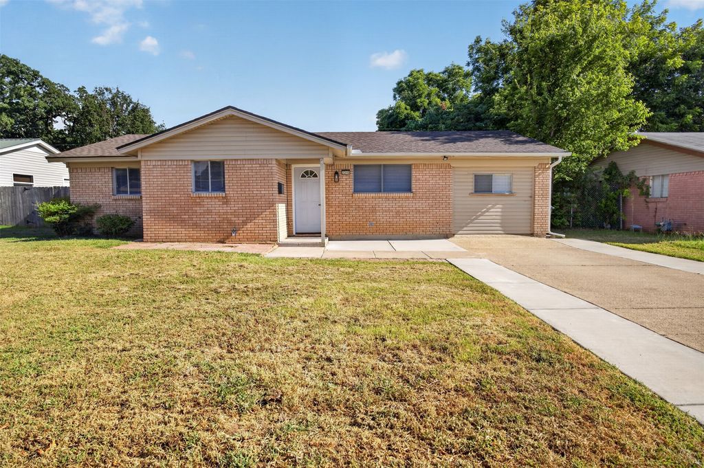 2210 Sycamore Drive, Arlington, TX 76013