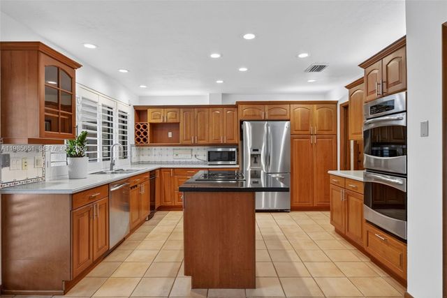 8263 SW 160th St, Palmetto Bay, FL 33157