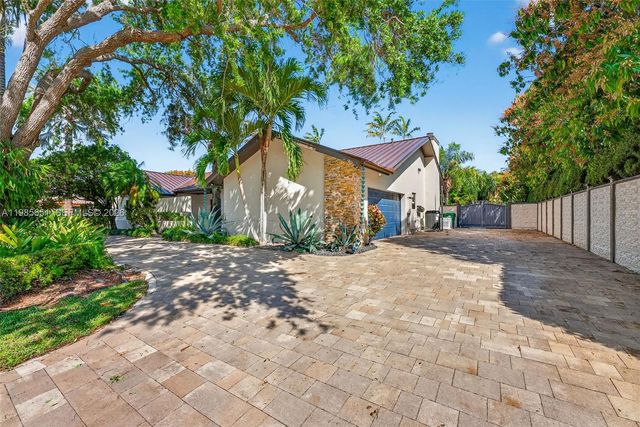 8263 SW 160th St, Palmetto Bay, FL 33157