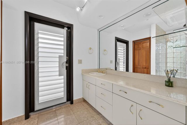 8263 SW 160th St, Palmetto Bay, FL 33157