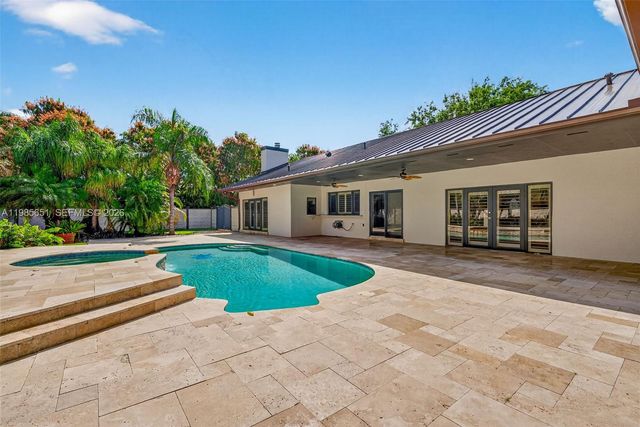 8263 SW 160th St, Palmetto Bay, FL 33157