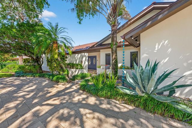 8263 SW 160th St, Palmetto Bay, FL 33157