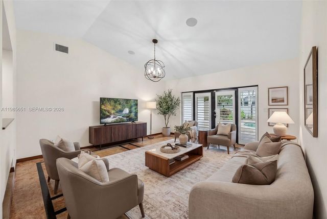 8263 SW 160th St, Palmetto Bay, FL 33157